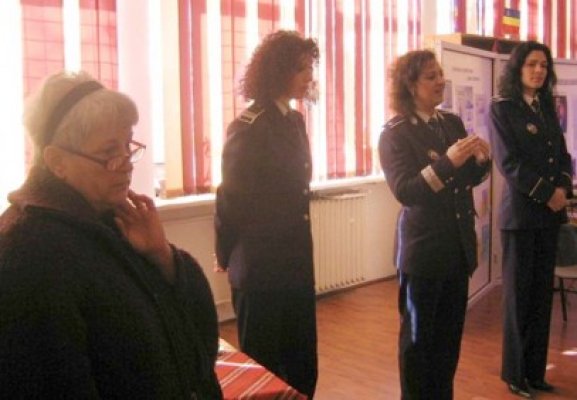 Poliţiştii constănţeni, activităţi de prevenire a violenţei în şcoli